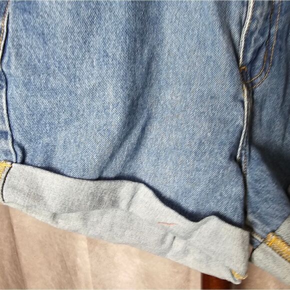 Women's Super High Rise Rolled Cuff Mom Jeans Size 4 - Picture 3 of 4